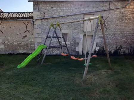 Beautiful house with swimming pool, 15mn from Futuroscope, sleeps 4