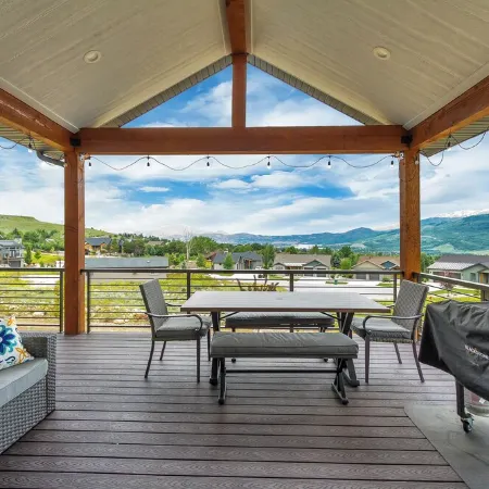"Powder & Pine" NEW Mountain and Lake View Home in Eden, Utah