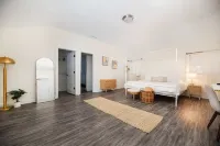 3,700 sqft-Luxe/Private Villa style Ranch in South CLT with King en Suite! Hotels near The Arboretum Shopping Center