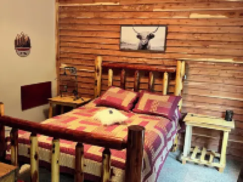 Comfortable cabin. French Lick. Close to everything. Pet friendly. WiFi. Acerage Hotels in Orange County