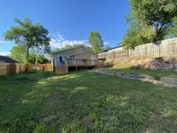 — Bear Bungalow Hot Springs — Fully Remodeled, Convenient Location