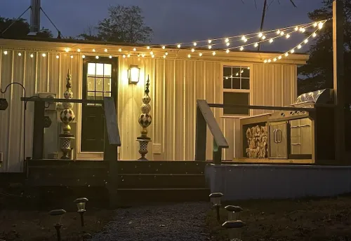 Hocking Hills Cabin, 2 acres of wooded forest, 10 min away from Old Man’s Cave