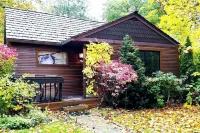 Modern and unique cottage in perfect downtown CDA location for a great getaway!