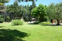 Cottage rental in Bédoin at the foot of Mont Ventoux Hotels in Bedoin