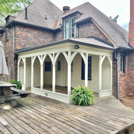 The Designers Den-Sleeps 10, Pets ok, 5min to IHFC & HPU, Emerywood!