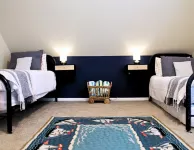 LAKEFRONT FAMILY RETREAT--SWIMMING DOCK--OUTDOOR DINING