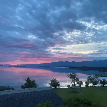 Lake Front Condo - You’ll Never Want to Leave! Central AC & Air Purifiers -