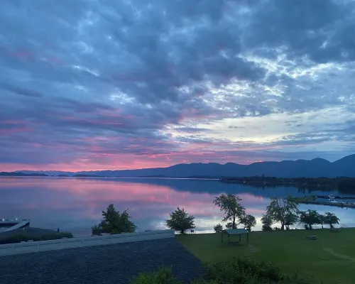 Lake Front Condo - You’ll never want to leave! Licensed. Air conditioned. Hotels in Polson