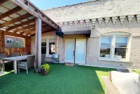 Modern 2 BR w/ Rooftop Deck