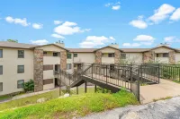 Gorgeous Renovated Table Rock Lakefront Retreat