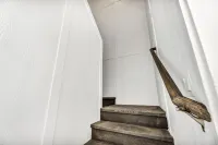 Cozy Secluded Studio With Full-Kitchen, Washer And Dryer - The Works!