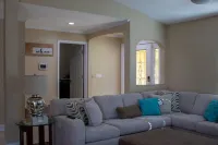 Quiet home with Salt Water Heated Pool, next to Largo Golf Course & IRB!