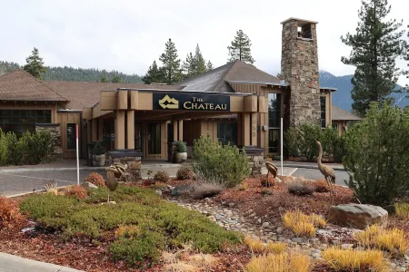 Charming 3 Bedroom Cabin in Incline Village w/Hot Tub Отели рядом с достопримечательностью «Sand Harbor Beach»