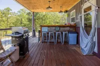 Fun Beachfront Retreat! Amazing View, Huge Covered Porch, EV Charger, and more! Hotel a Haskell County