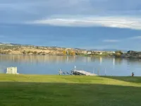 LAKE ESCAPE - Waterfront Property Hotels in Helena Valley Northeast