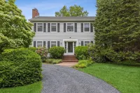 Newly Renovated Southampton Getaway House Отели рядом с достопримечательностью «Shinnecock Museuem and Cultural Center»