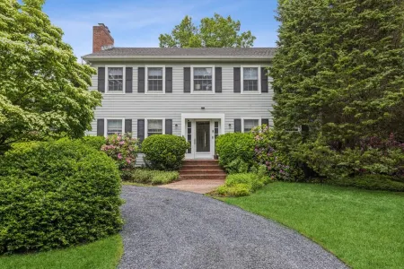 Newly Renovated Southampton Getaway House