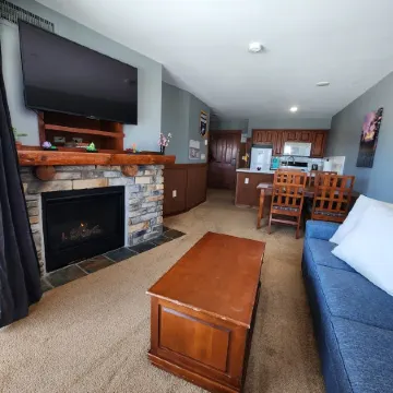 Highland Hideaway - Slope Side - Mountain Views