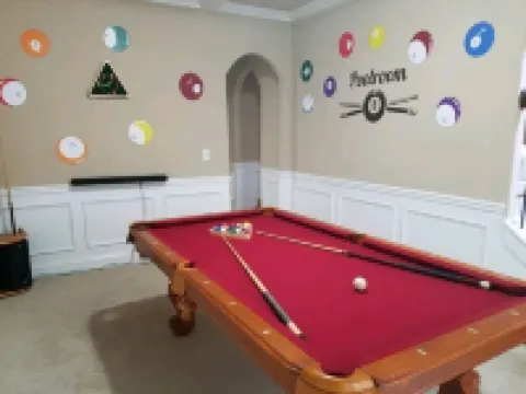 5 bedrooms/ 4 baths/ sleeps 14 (8.7 miles from Jordan-Hare Stadium