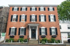 ♥ Historic Studio Minutes to Salem+Beaches Old Town Marblehead Private Parking ♥