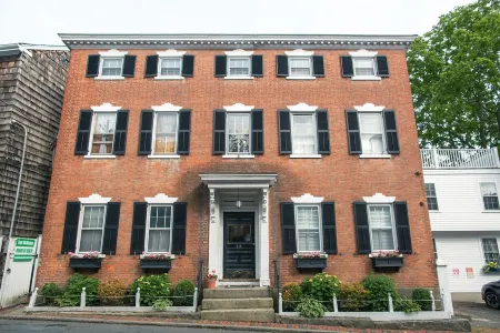 ♥ Historic Studio Minutes to Salem+Beaches Old Town Marblehead Private Parking ♥ Отели в г. Марблхед