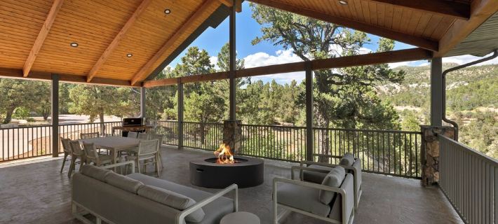 Canyon-View Retreat Minutes from Zion with Hot Tub, Game Room & Chef’s Kitchen Hôtels à&nbsp;: Comte de Kane