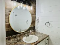 Knotty Squirrel Unit 9 Standard King Suite