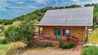Rustic BLUEBONNET CABIN with Views-Near Hidden Falls Park-2 acres, 2 min to lake