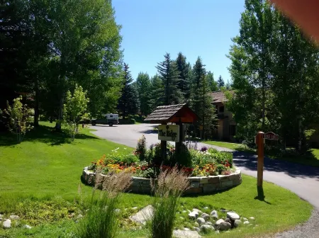 Eklhorn Village in Sun Valley-golf,ski,fish,hike,bike,swim,tennis,art,shop Отели рядом с достопримечательностью «White Clouds»