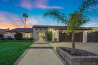 Lush Chic Living Private Backyard Heated Saltwater Pool Hotels in der Nähe von Miles Avenue Park