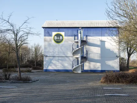 B&B Hotel Rostock-Broderstorf Отели в г. Царневанц