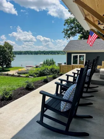 Lakefront Haven: Waterfront Oasis with Dock, Spacious Swim Pier & Pano Lake view