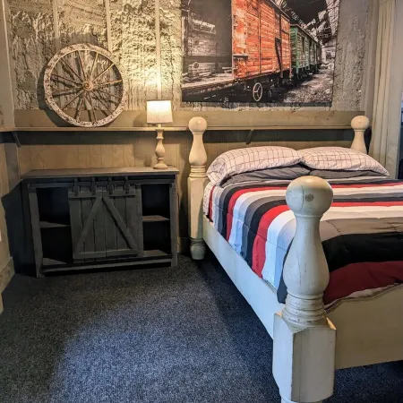 Cozy Barn w/ Pool Access and Near Lake Conroe