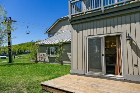 Enjoy our ski in ski out condo. Located mid-mountain at Solitude Peak! Отели в г. Ладлоу