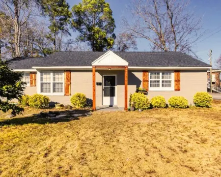 Homerun!  quiet, near Riverwalk, USC & Ft. Jackson Hotels in Cayce