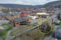 Spacious 5-Bedroom Victorian House in Charming Downtown Franklin Hotels in Venango County