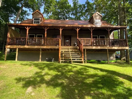 Brand New Lakefront Cabin with hot tub close to Ark Encounter