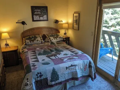 Walk to Winter Park Lifts - Private Hot Tub - Pet Friendly - Custom Duplex Hotel dekat Moffat Tunnel - West Portal