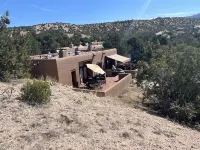 Private Upscale Mountain View Retreat Just  12 Minutes from the Santa Fe Plaza. Hotels in Chupadero