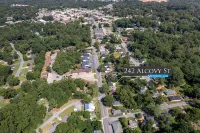 Close to Beautiful Downtown Monroe, Georgia