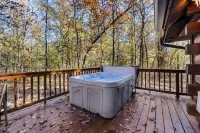 Indulge in a Timeless Cabin Getaway with Thrilling Outdoor Adventures! 🏞️🔥