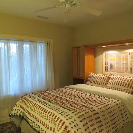 HUGE DISCOUNTS FOR STAYS BY THE WEEK AND MONTH! 1ST CLASS AMEMITIES!