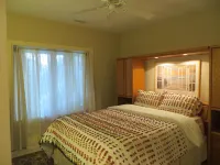 HUGE DISCOUNTS  FOR STAYS BY THE WEEK AND MONTH! 1ST CLASS AMEMITIES!