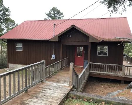 Close to everything! Hotels in Izard County