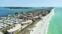 Anna Maria Island Club. Top Floor. Beach Front.