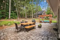 🌈 Bright and Charming Single-Family Home at Baxter Lake - 🐶 Dog Friendly 🧣 Hotels in Strafford County