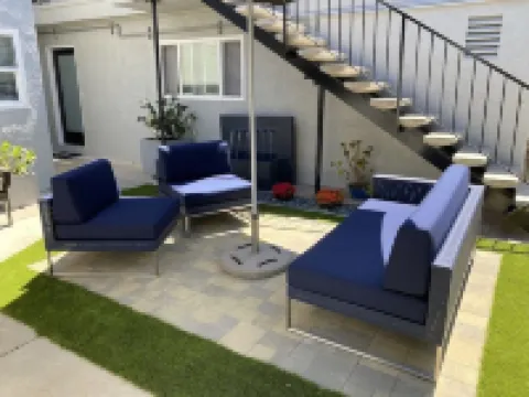 NEW Modern Island Getaway, sleeps 6, Dog Friendly!