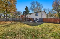Location! 2 King Beds, TVs, Stocked Kitchen