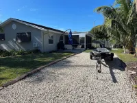 Jupiter Beach Plum Cottage - Spacious Sleeps 6+ Cool Spa Pool Hot Tub Jupiter Dog Beach附近的飯店