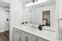 Boho Chic Retreat Savannah/Dog Friendly/3 BD/2 BATH